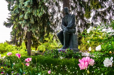 Пам'ятник Михайлу Коцюбинському 