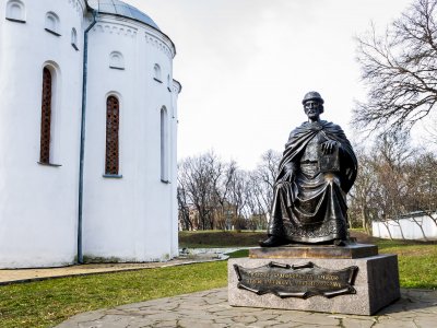 Пам'ятник князю Чернігівському і Київському Ігорю 