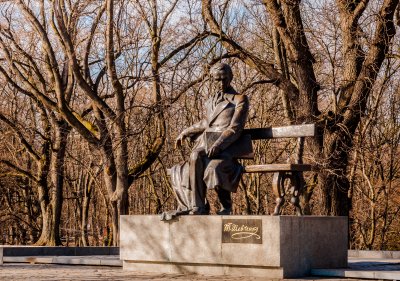 Пам'ятник молодому Тарасу Шевченку